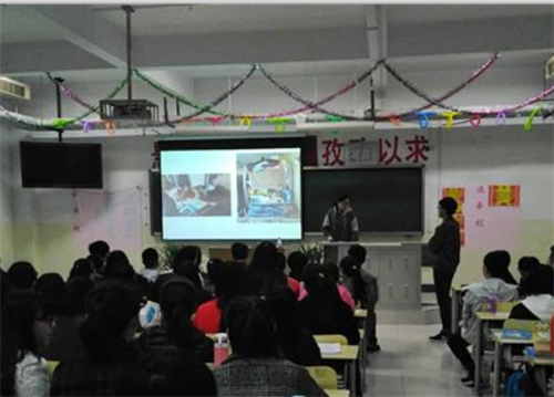 2016级口腔医学3.4班举办“文明寝室,温暖你我”宿舍文化活动