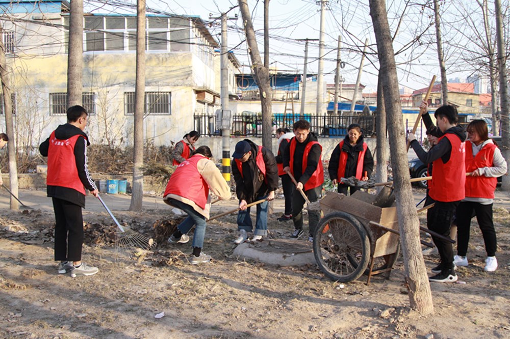 我校师生志愿者到句阳社区开展环境卫生综合整治活动