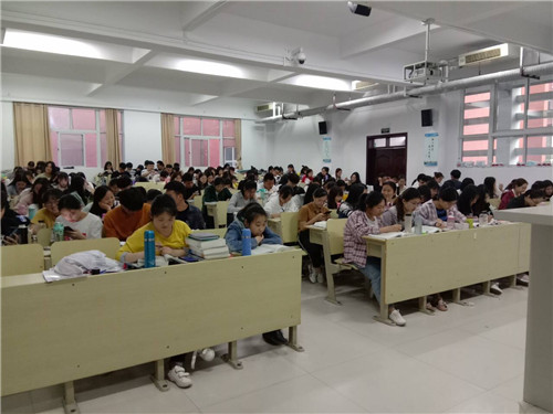 2017级口腔 7、8班成功举办“学习习近平在记念五四运动 100 周年大会上的讲话”主题班会