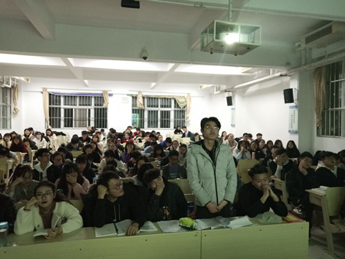 2018级 口腔1.2班成功举办“新学期,新气象”主题班会