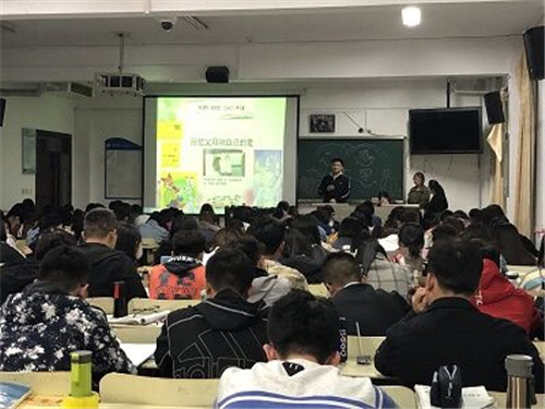 2018级口腔7.8班成功举办“心存感恩”主题班会