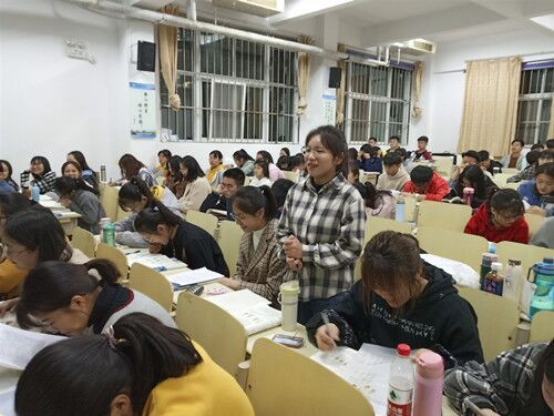 2018级口腔1.2班成功举办“保护环境”主题班会