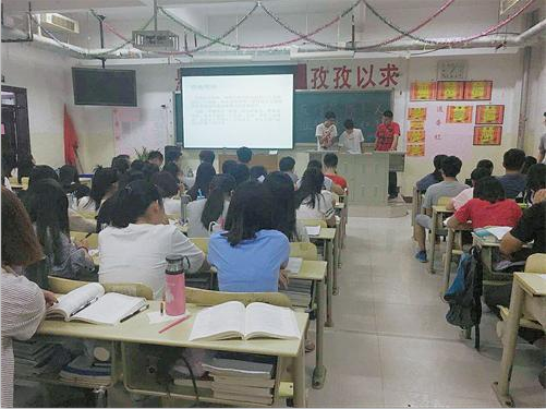 2016级口腔3、4班举办“反对恐怖主义,维护世界和平”主题班会