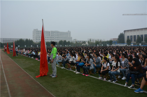 我校隆重举行2015级新生开学典礼