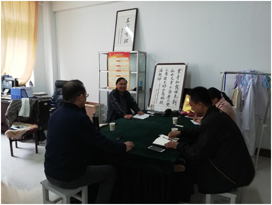 我部听课小组就阶段性听课情况进行汇报总结