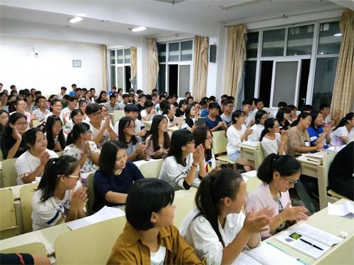 2017级口腔5.6班成功举办“大学生职业规划”主题班会