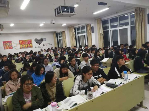 2017级口腔3.4班成功举办“交通安全”主题班会