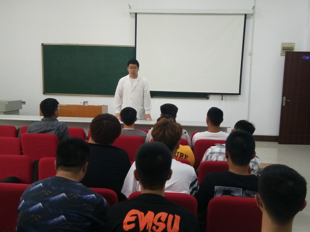 菏泽学院体育系师生来我校生命科学馆参观