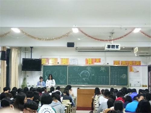 2016级口腔7.8班成功举办“忆童年”主题班会