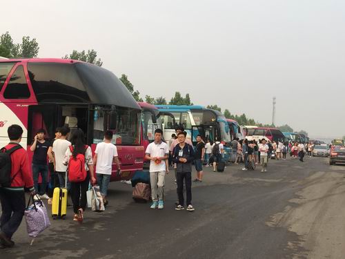 我校2013级4280名学生奔赴各教学实习基地