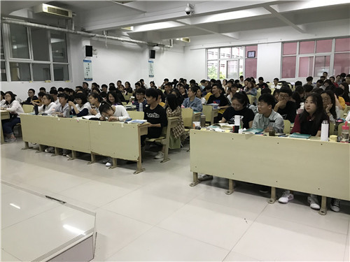 2018级口腔5、6班成功举办“弘扬工匠精神,铸就无悔人生”主题班会
