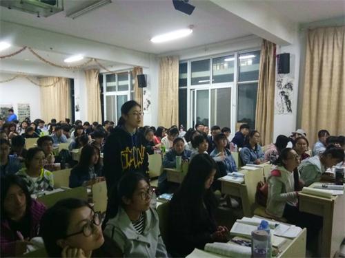 2016级口腔7.8班成功举办“坚持创造奇迹”主题班会