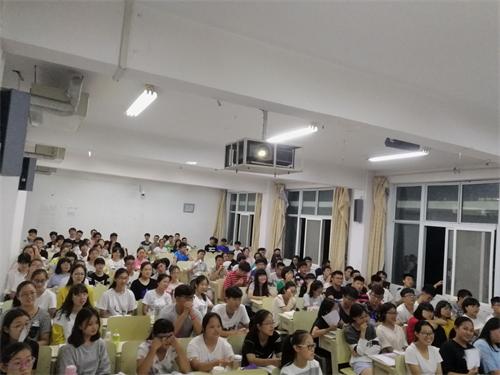 2017级口腔3.4班成功举办“游子心中家乡美”主题班会