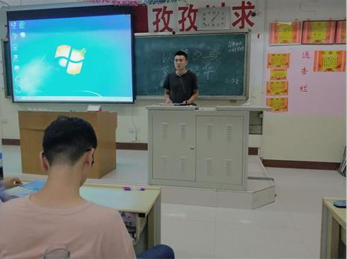 2016级口腔医学3.4班举办“以梦为马,莫负韶华”主题班会