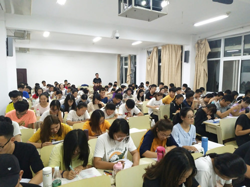 2017级口腔3、4班成功举办“同学们的友谊”主题班会