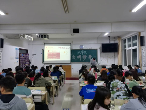 2017级口腔5.6班成功举办“我眼中的运动会”主题班会