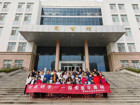 图片包含 建筑, 户外, 大, 人们AI 生成的内容可能不正确。