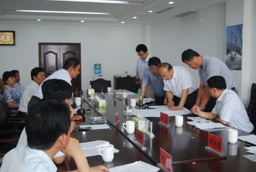 省卫生厅刘奇厅长一行来我校督导检查安全生产工作