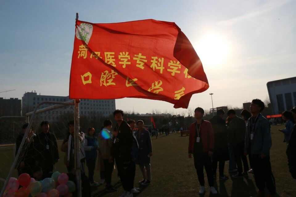 我系举办“绚烂花季,窈窕淑女”女生节活动