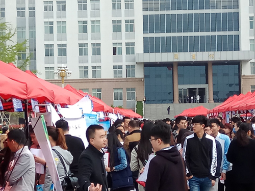 我校成功举办2017年山东省春季高校毕业生招聘会(菏泽医专专场)