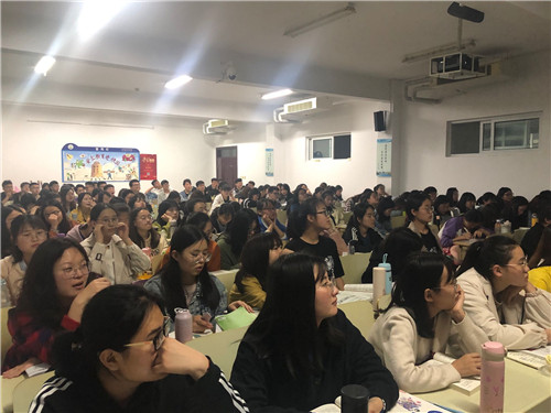 2018级口腔7.8班成功举办“心理健康教育”主题班会