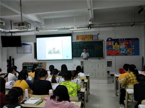 2017级口腔1、2班成功举办“大学生参军入伍宣传”主题班会