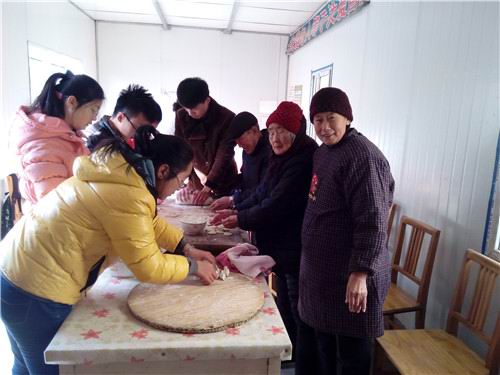我校药学系组织学生到爱晚老年公寓送温暖献爱心