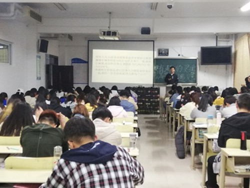 2018级口腔7.8班成功举办“有趣的灵魂终会遇见”主题班会