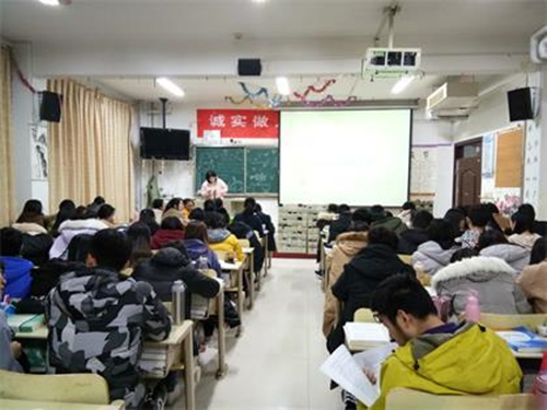 2016级口腔7.8班成功举办“一起走过的日子” 主题班会