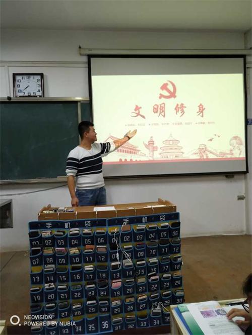 2017级口腔3.4班成功举办“文明修身”主题班会