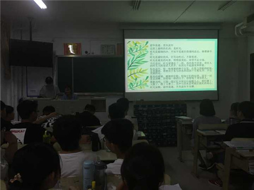 2018级口腔9、10班成功举办“匆匆那年”主题班会