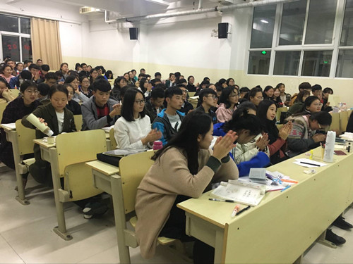 2017级口腔9.10班成功举办“青春的名义”主题班会