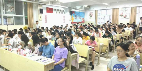 2017级口腔7.8班成功举办 “感恩母亲节”主题班会