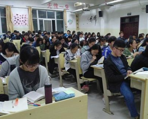 2016级口腔医学3.4班举办“一听一写承汉,一撇一捺书人”汉字听写比赛