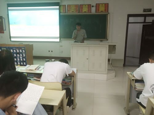 2018级口腔一、二班成功举办“谨防电信诈骗,安全在我心中”主题班会