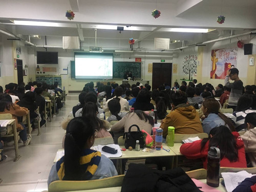 2017级口腔9.10成功举办“我们的回忆”主题班会