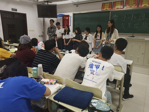 2018级口腔一、二班成功举办“学习小组成果汇报会”